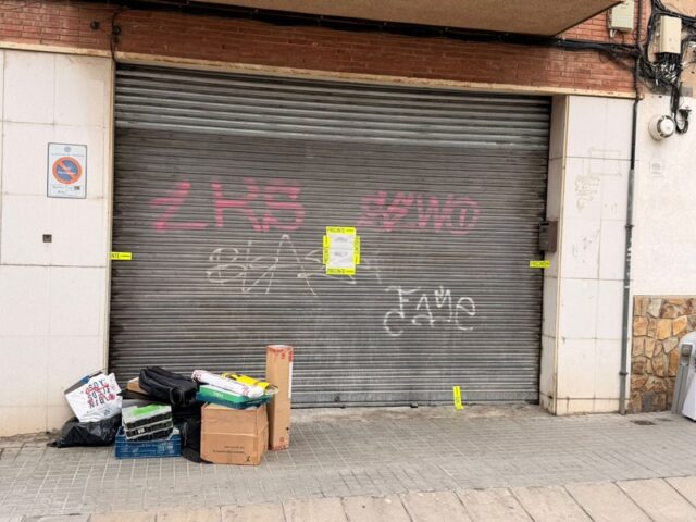LAjuntament_de_Badalona_precinta_un_local_a_Bufala_per_funcionament_illegal.jpg