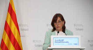 El Govern defensa que Illa “està a disposició” de comparèixer al Parlament si el ple aprova dimecres la petició de Junts