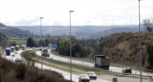 El Govern pregunta al mercat per saber si les empreses construirien electrolineres, estacions de l’L9 i carreteres