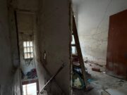 Desocupació d’un immoble al carrer d’Isaac Albéniz per perill de ruïna imminent