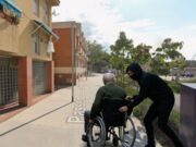 “Hauria de ser absolt”: les xarxes esclaten per la detenció de l’ancià discapacitat que es va defensar d’un lladre
