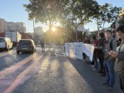 Docents de l’Hospitalet donen el tret de sortida a les protestes educatives amb talls de trànsit a la ciutat