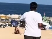 Les xarxes esclaten per un vídeo de mojitos elaborats al costat de la brossa a Barcelona