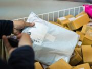 La nova taxa europea per als paquets petits genera dubtes entre experts i consumidors