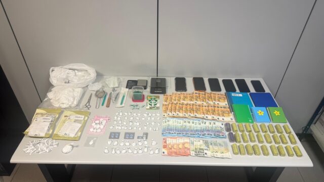 Imatge de tot el material intervingut a Llefià (Mossos d'Esquadra)